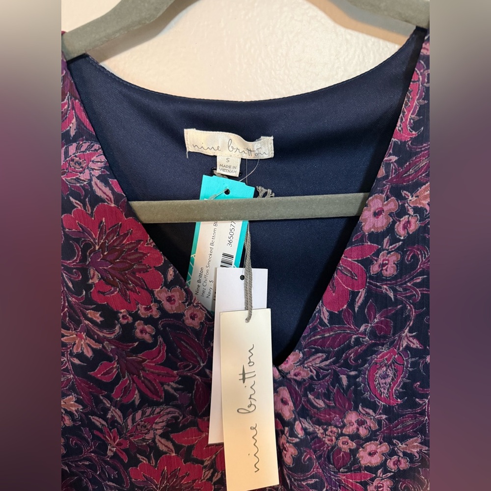 NWT- Nine Britton Floral V-Neck Blouse - Purple and Pink. Size Small - Picture 3 of 5